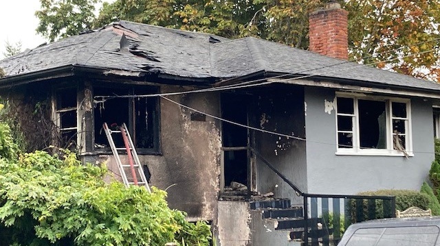 Oak Bay house fire: Residents safe, cat missing | CTV News