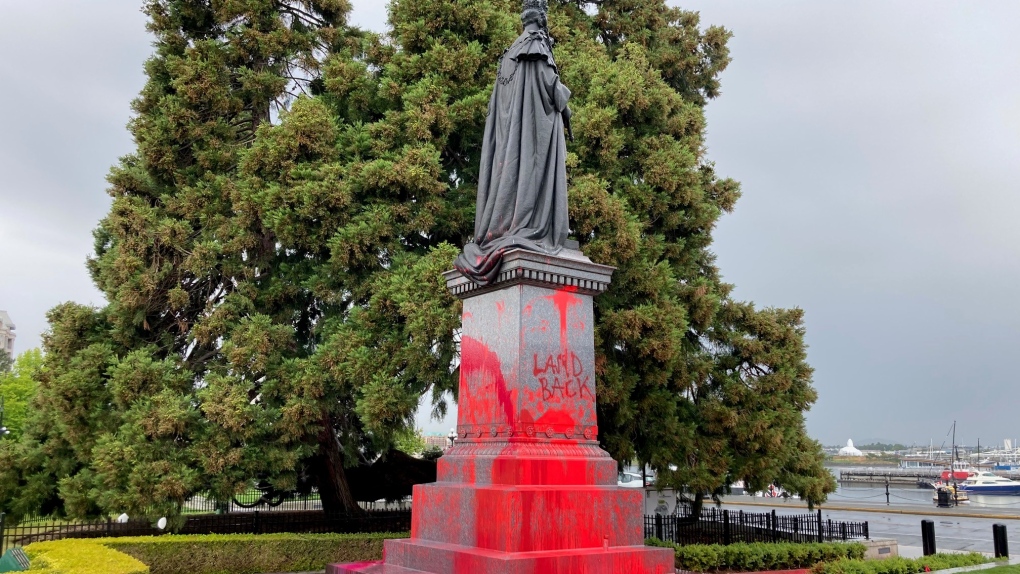 Red paint found on Queen Victoria statue in Victoria Park