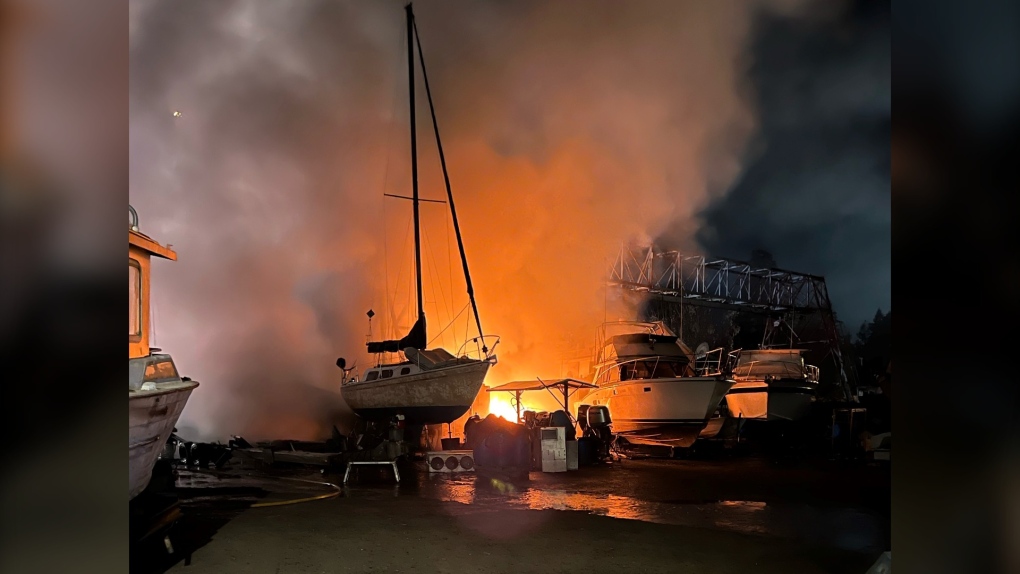 Ladysmith fire injures 1, destroys 5 boats | CTV News